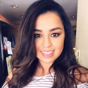 Meet your Posher, Yesenia